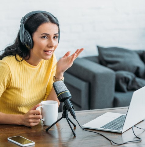 الفرق بين البودكاست والبرودكاست